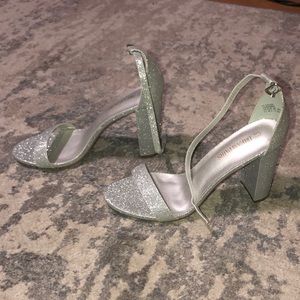 Cute heels in great condition!!